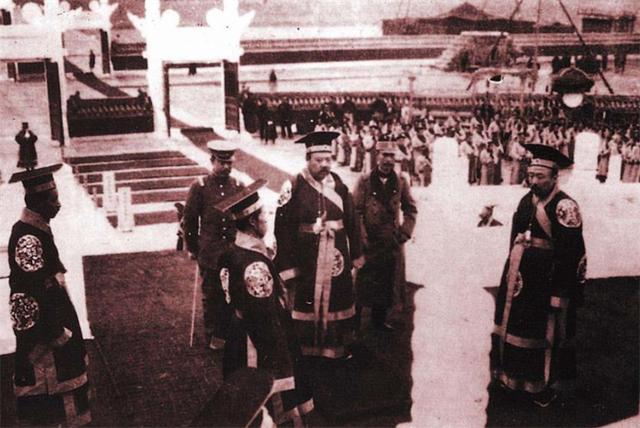 先后挂过12人的画像是谁（先后挂过12人的画像）(3)