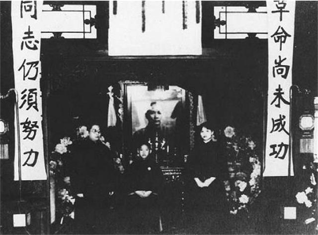 先后挂过12人的画像是谁（先后挂过12人的画像）(5)