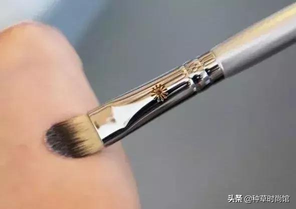 简单化妆步骤初学者淡妆（3分钟学会正确的化妆顺序）(20)