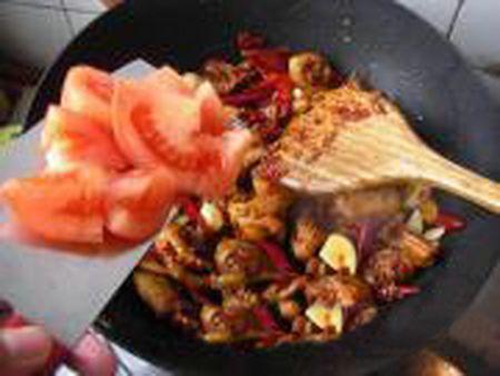 最正宗的川菜辣子鸡怎么做好吃？这道美味鲜嫩的家常不要太简单！