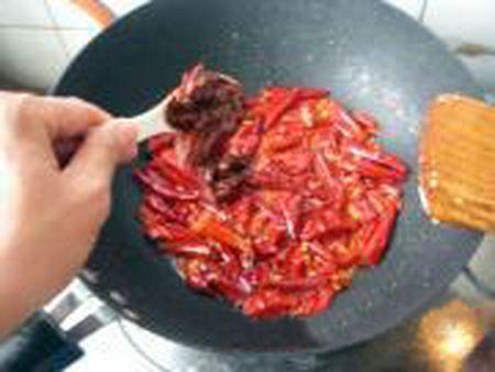 最正宗的川菜辣子鸡怎么做好吃？这道美味鲜嫩的家常不要太简单！