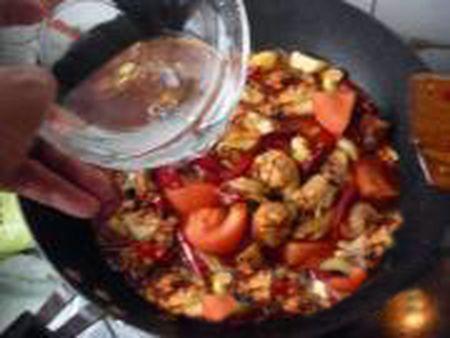 最正宗的川菜辣子鸡怎么做好吃？这道美味鲜嫩的家常不要太简单！