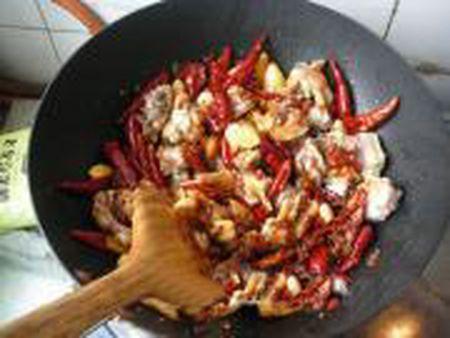 最正宗的川菜辣子鸡怎么做好吃？这道美味鲜嫩的家常不要太简单！