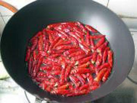 最正宗的川菜辣子鸡怎么做好吃？这道美味鲜嫩的家常不要太简单！