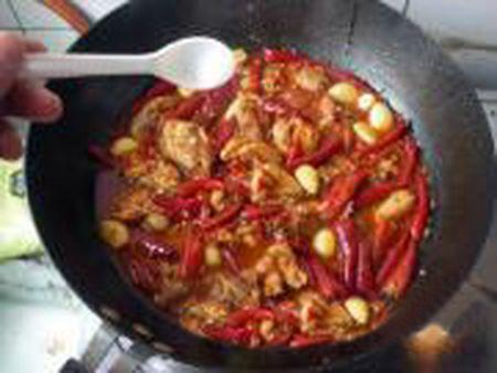 最正宗的川菜辣子鸡怎么做好吃？这道美味鲜嫩的家常不要太简单！