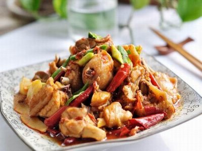 ​最正宗的川菜辣子鸡怎么做好吃？这道美味鲜嫩的家常不要太简单！