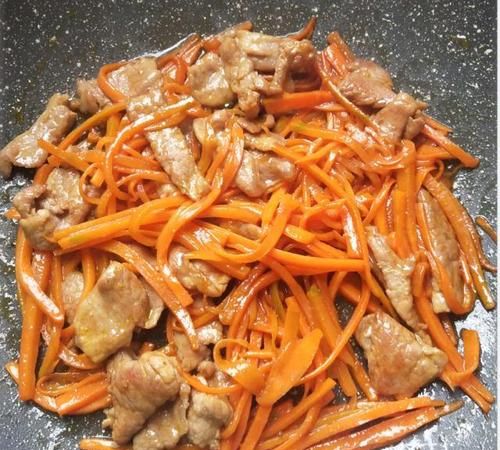 肉炒胡萝卜丝的做法