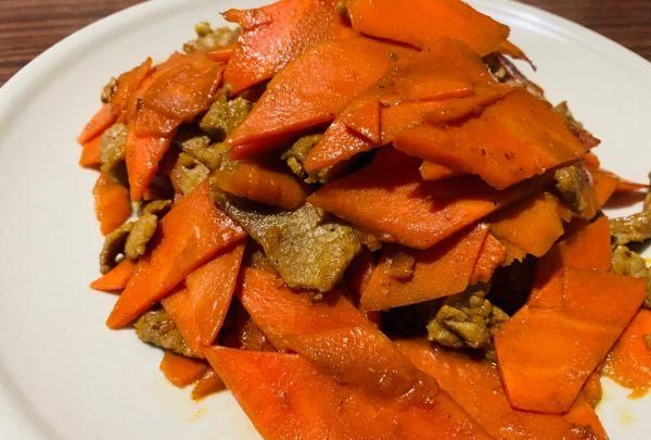 洋葱红萝卜炒肉片的家常做法