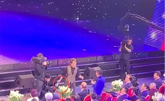 现在的刘谦怎么了(那刘谦这些年干嘛去了)(26)