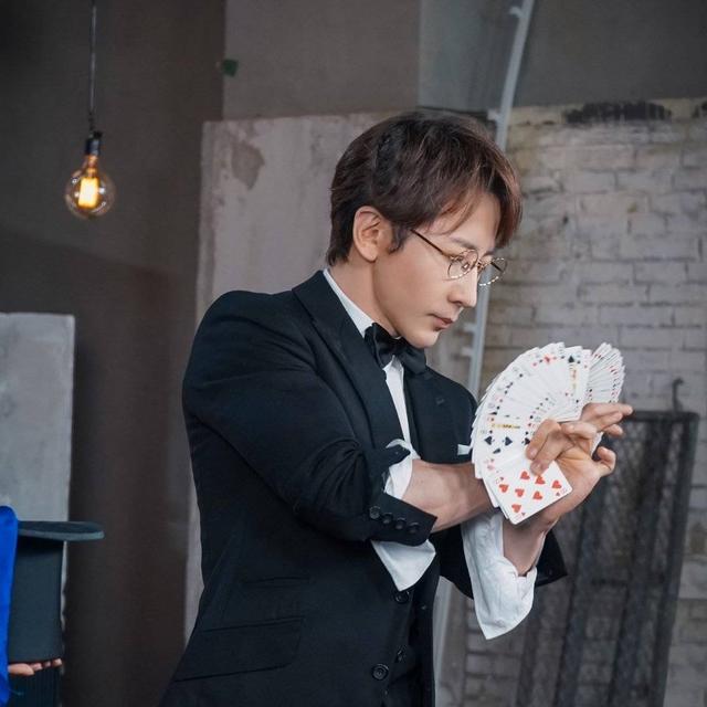 现在的刘谦怎么了(那刘谦这些年干嘛去了)(6)