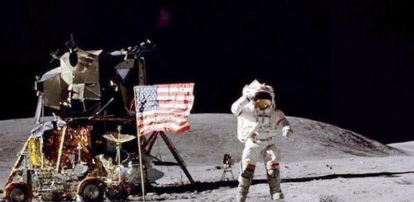 美国登月时间和人数,阿姆斯特朗是乘哪个飞船成功登月的图6