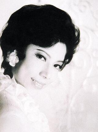 她是著名的鬼后,涉足影坛66年至今未婚,是观众心中永远的龙婆