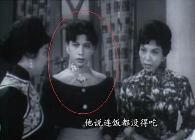 她是著名的鬼后,涉足影坛66年至今未婚,是观众心中永远的龙婆