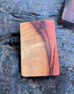 ​雷击木：神奇的功效与作用，驱邪之谜