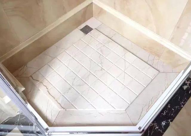 如今流行的浴室大理石拉槽设计,防滑排水不是事,好处真的太多了