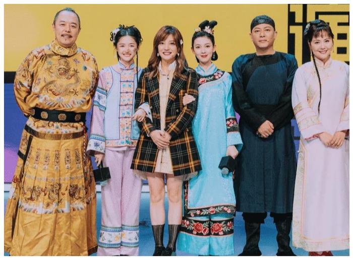 《还珠格格》大聚会, 赵薇态度被批冷漠, 弹幕区满是人性的丑陋