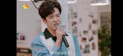 ​《中餐厅》小哥哥仝卓这一首《La Vita》太惊艳了吧！不但人长得帅