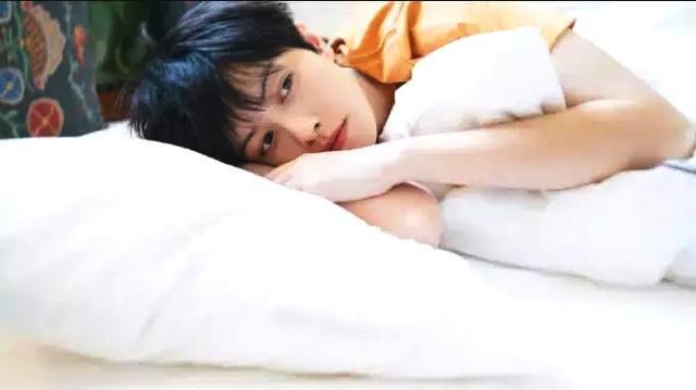 小女花不弃：“莫若菲”私照流出，180的大长腿太吸睛