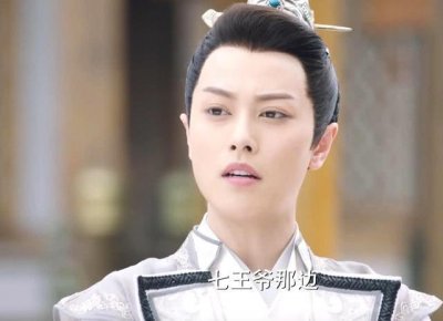 ​小女花不弃：“莫若菲”私照流出，180的大长腿太吸睛