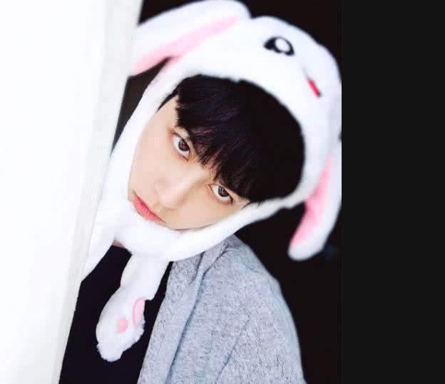 小女花不弃：“莫若菲”私照流出，180的大长腿太吸睛