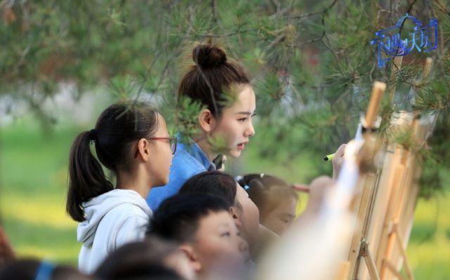 《天坛》群星荟萃，“古树保护”成主题，戚薇“模仿秀”最优雅