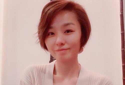 还记得《爱情公寓》Lisa榕？近照简直认不出，逆龄生长成少女