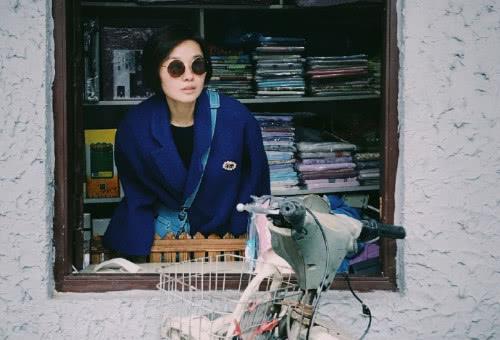 还记得《爱情公寓》Lisa榕？近照简直认不出，逆龄生长成少女