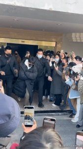 ​肖战微博发声：日常简约，呼吁粉丝不必守候，尊重他人也尊重自己