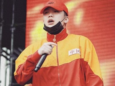 ​PGone发歌怼天怼地！骂辉子蹭自己热度，还威胁要给他女友做头发