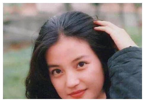 离开叶茂青转投汪雨怀抱，你以为赵薇渴望爱情，实则背后隐藏秘密