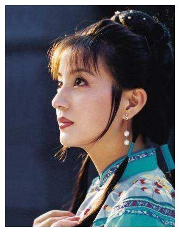 离开叶茂青转投汪雨怀抱，你以为赵薇渴望爱情，实则背后隐藏秘密