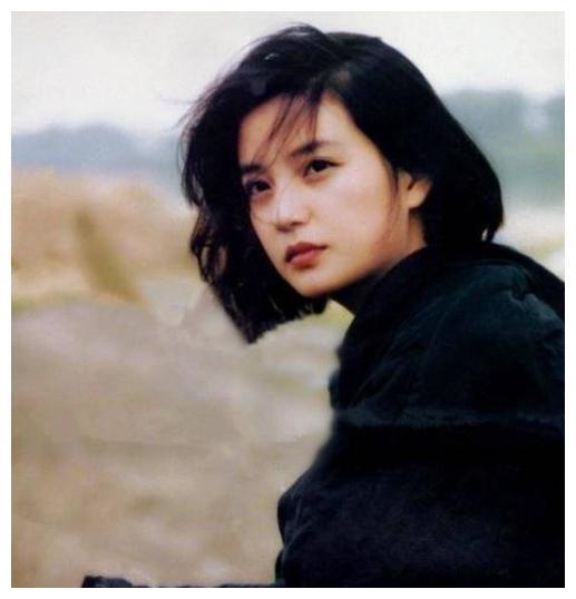 离开叶茂青转投汪雨怀抱，你以为赵薇渴望爱情，实则背后隐藏秘密