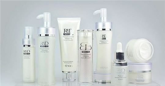 护肤品可以托运飞机,化妆品上飞机可以托运吗图1