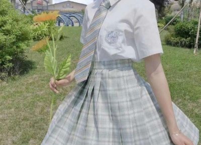 ​好的爱情，战得胜时间，抵得住流年，经得起离别，受得住想念。