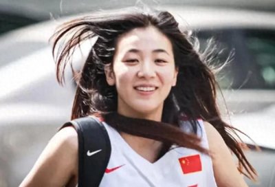 ​恭喜！1米88篮坛女神赵爽，嫁给1米9胖乎乎老公，元旦高调晒娃