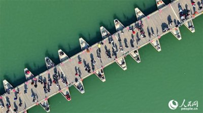 ​新春走基层丨江西赣州：古浮桥游人如织