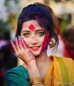 ​印度高种姓＂洒红节女孩＂曾经美若天仙，如今却发福认不出