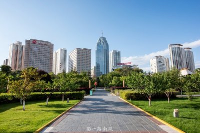 ​西宁，仅为四线的省会城市，如今发展迅速，旅游资源也很丰富