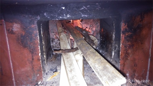 城市人保证没见过，组图让你见识农村是如何生火炒菜的