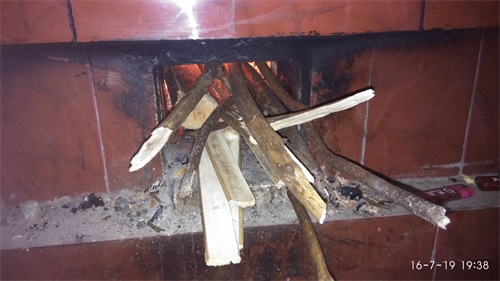 城市人保证没见过，组图让你见识农村是如何生火炒菜的