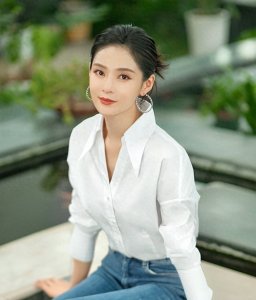 ​当红女星王媛可：丈夫也是知名演员，父母与公婆同屋檐安享晚年