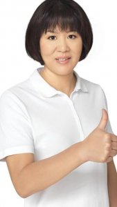 ​64岁郎平近照引发热议：年龄真的能打败铁榔头吗？