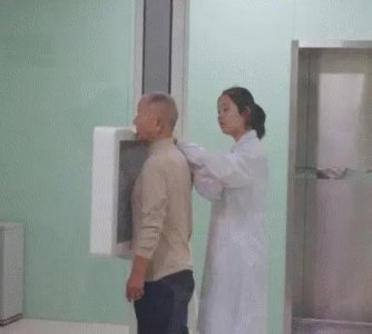 ​做“胸透”医生通过机器能看见什么？看完就知道