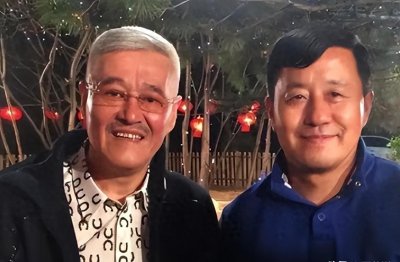 ​王小宝与前妻离婚后，再娶小19岁的吴琼，今60岁一儿一女乐开怀