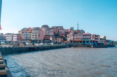 ​温岭藏一网红童话村，有着彩虹般的色彩，却被游客吐槽为照骗