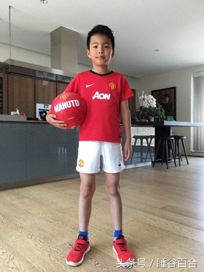 “华谊兄弟”46岁王中磊的重庆妻子，儿女双全很幸福