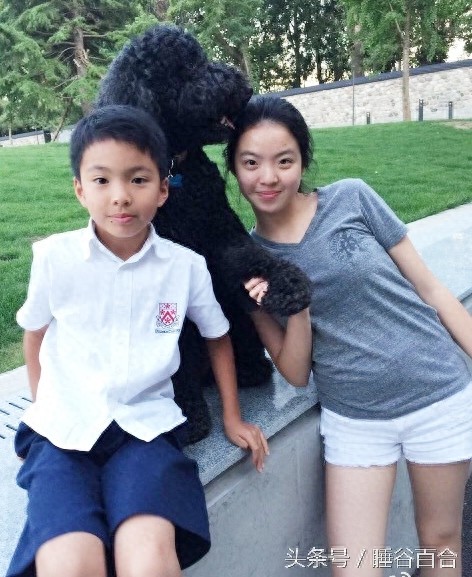 “华谊兄弟”46岁王中磊的重庆妻子，儿女双全很幸福