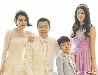 “华谊兄弟”46岁王中磊的重庆妻子，儿女双全很幸福