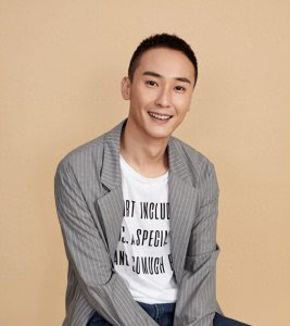 ​40岁演员无戏拍北漂近3年！住10平小屋吃剩菜，相亲被嘲下头男