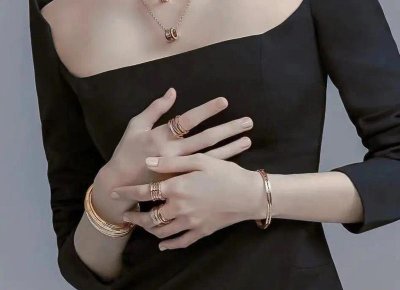 ​一个人深爱过你，多半有以下4种表现，一看便知